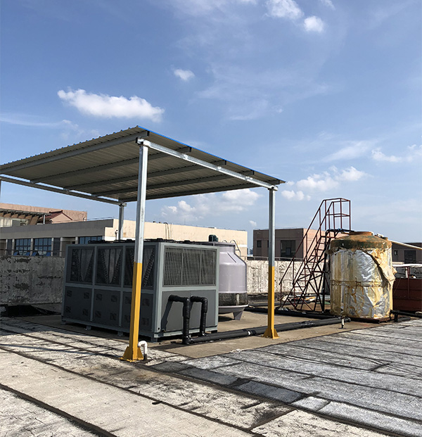 大型風冷冷水機客戶現(xiàn)場